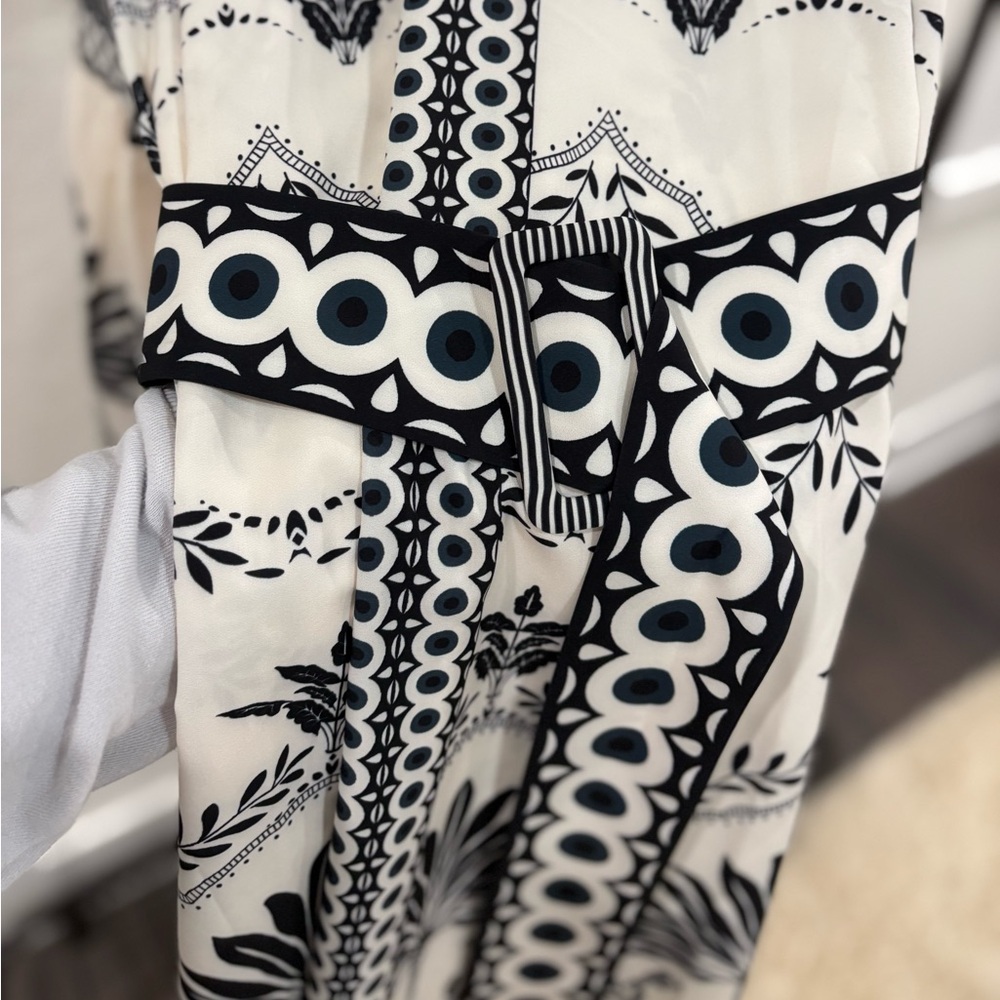 Commense Black and Cream Floral Long Sleeve Dress - Picture 8 of 8